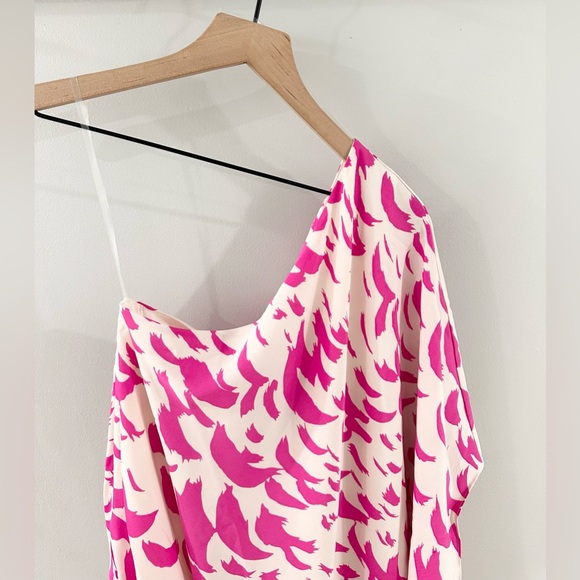 NWT Tyche Falling Feathers One Shoulder Top Pink Size Small - Picture 3 of 6